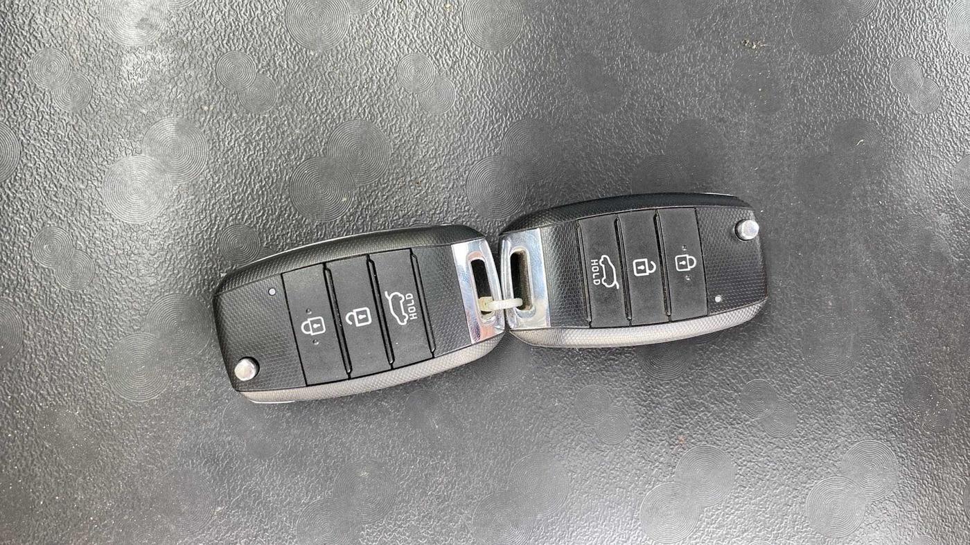 2021 KIA SONET HTK PLUS 1.2, Petrol, Manual, 10,471 km, Key Close Up