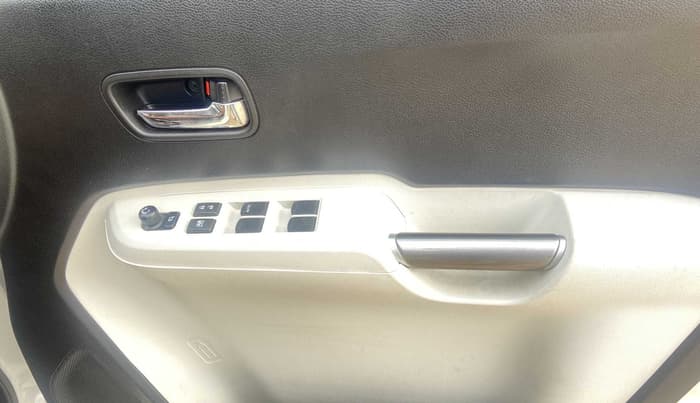 2020 Maruti IGNIS ZETA 1.2 AMT, Petrol, Automatic, 13,345 km, Driver Side Door Panels Control