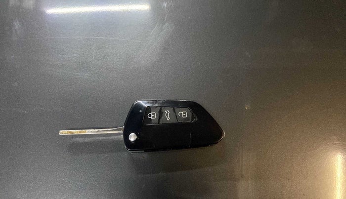 2020 Hyundai NEW SANTRO SPORTZ EXECUTIVE MT CNG, CNG, Manual, 96,298 km, Key Close Up
