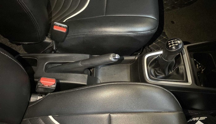 2019 Maruti Swift VXI, Petrol, Manual, 36,905 km, Gear Lever