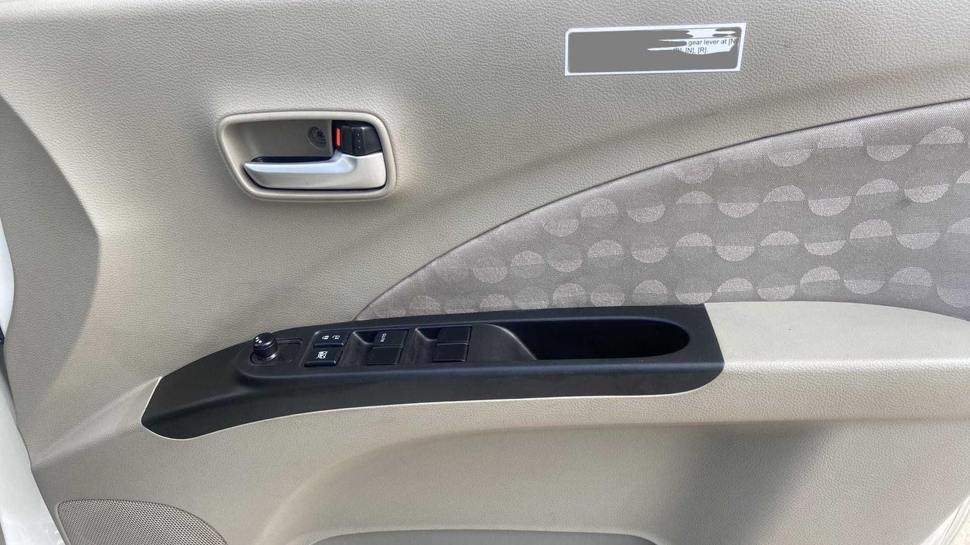 2016 Maruti Celerio ZXI AMT (O), Petrol, Automatic, 33,253 km, Driver Side Door Panels Control