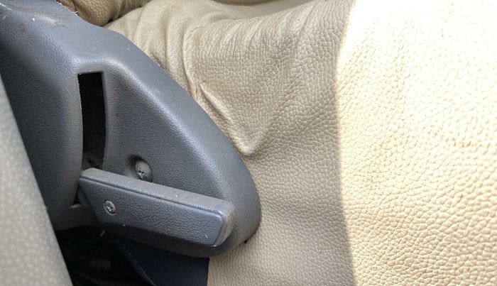2015 Maruti Alto 800 LXI CNG, CNG, Manual, 75,512 km, Driver Side Adjustment Panel
