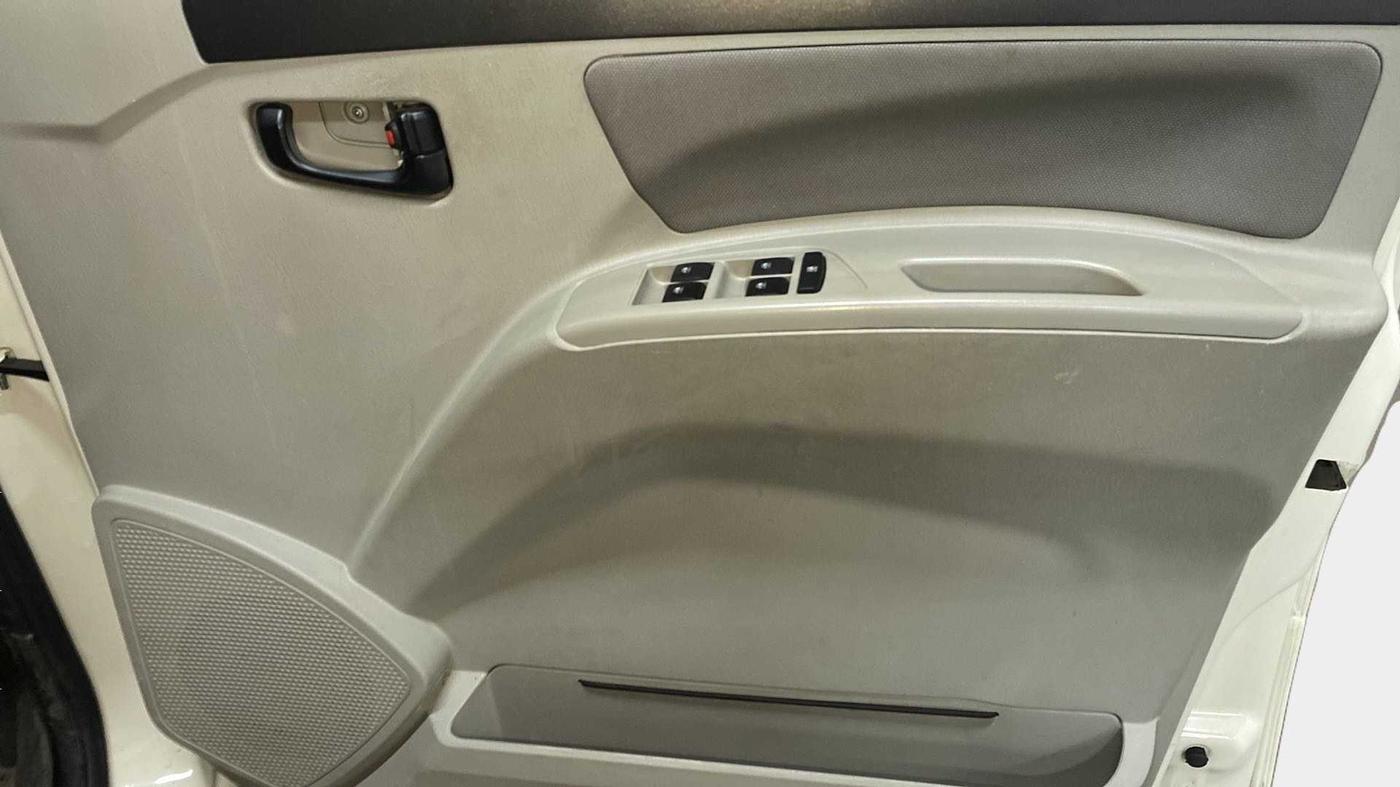 2022 Mahindra Scorpio S5, Diesel, Manual, 31,070 km, Driver Side Door Panels Control