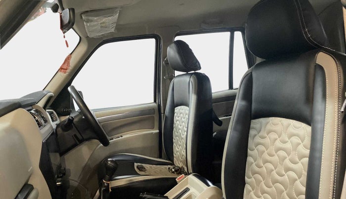 2022 Mahindra Scorpio S5, Diesel, Manual, 31,070 km, Right Side Front Door Cabin