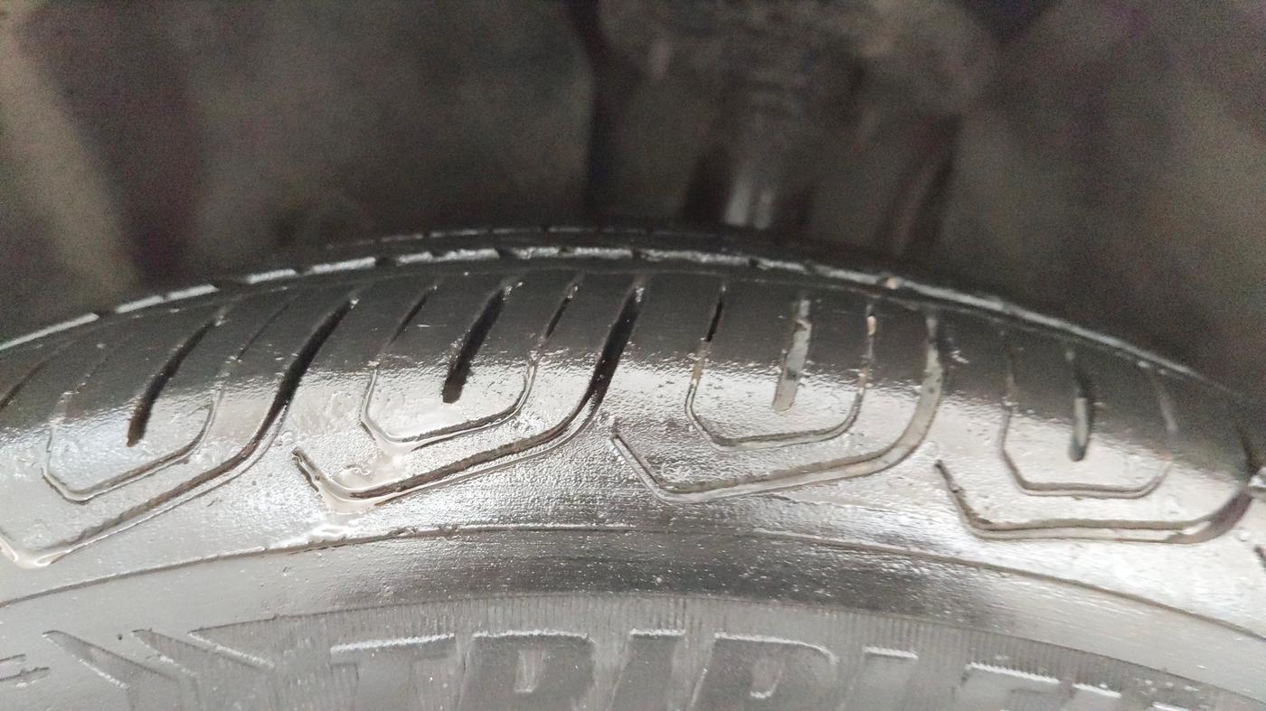 2014 Ford Ecosport TITANIUM 1.0L ECOBOOST, Petrol, Manual, 49,755 km, Left Front Tyre Tread