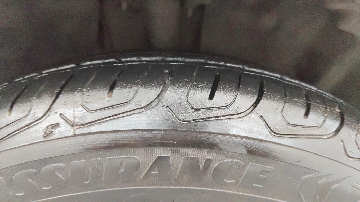 2014 Ford Ecosport TITANIUM 1.0L ECOBOOST, Petrol, Manual, 49,755 km, Right Front Tyre Tread