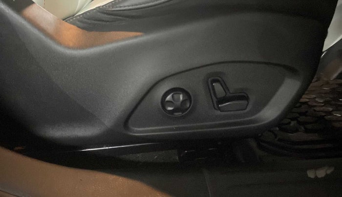 2018 Jeep Compass LIMITED PLUS DIESEL, Diesel, Manual, 37,989 km, Driver Side Adjustment Panel