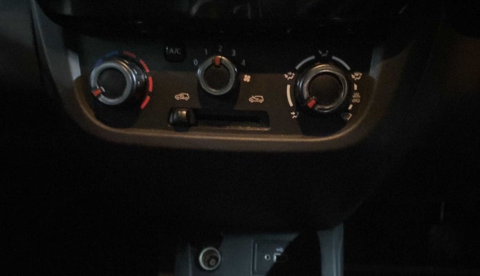 2020 Renault Kwid CLIMBER 1.0 AMT (O), Petrol, Automatic, 13,865 km, AC Unit - Directional switch missing