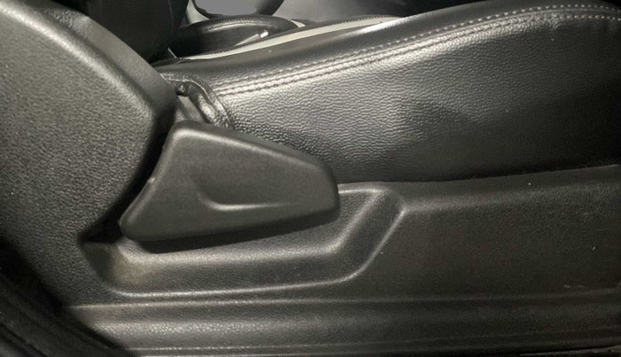 2020 Renault Kwid CLIMBER 1.0 AMT (O), Petrol, Automatic, 13,865 km, Driver Side Adjustment Panel