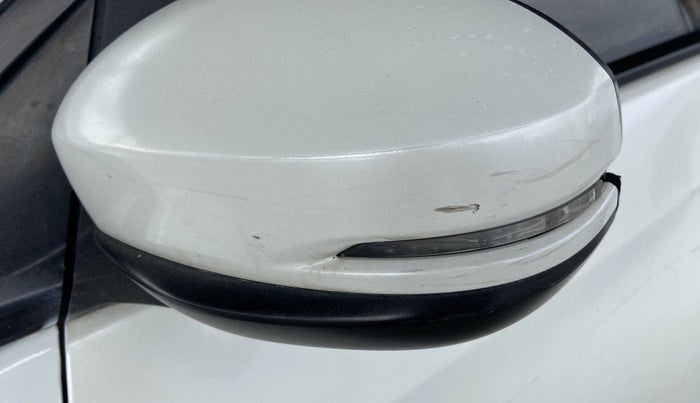 2017 Honda Amaze 1.2L I-VTEC VX AT, Petrol, Automatic, 41,214 km, Left rear-view mirror - Cover has minor damage