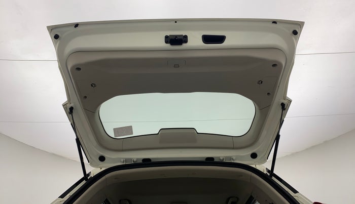 2022 Mahindra XUV300 W6 1.2 PETROL AMT, Petrol, Automatic, 16,034 km, Boot Door Open