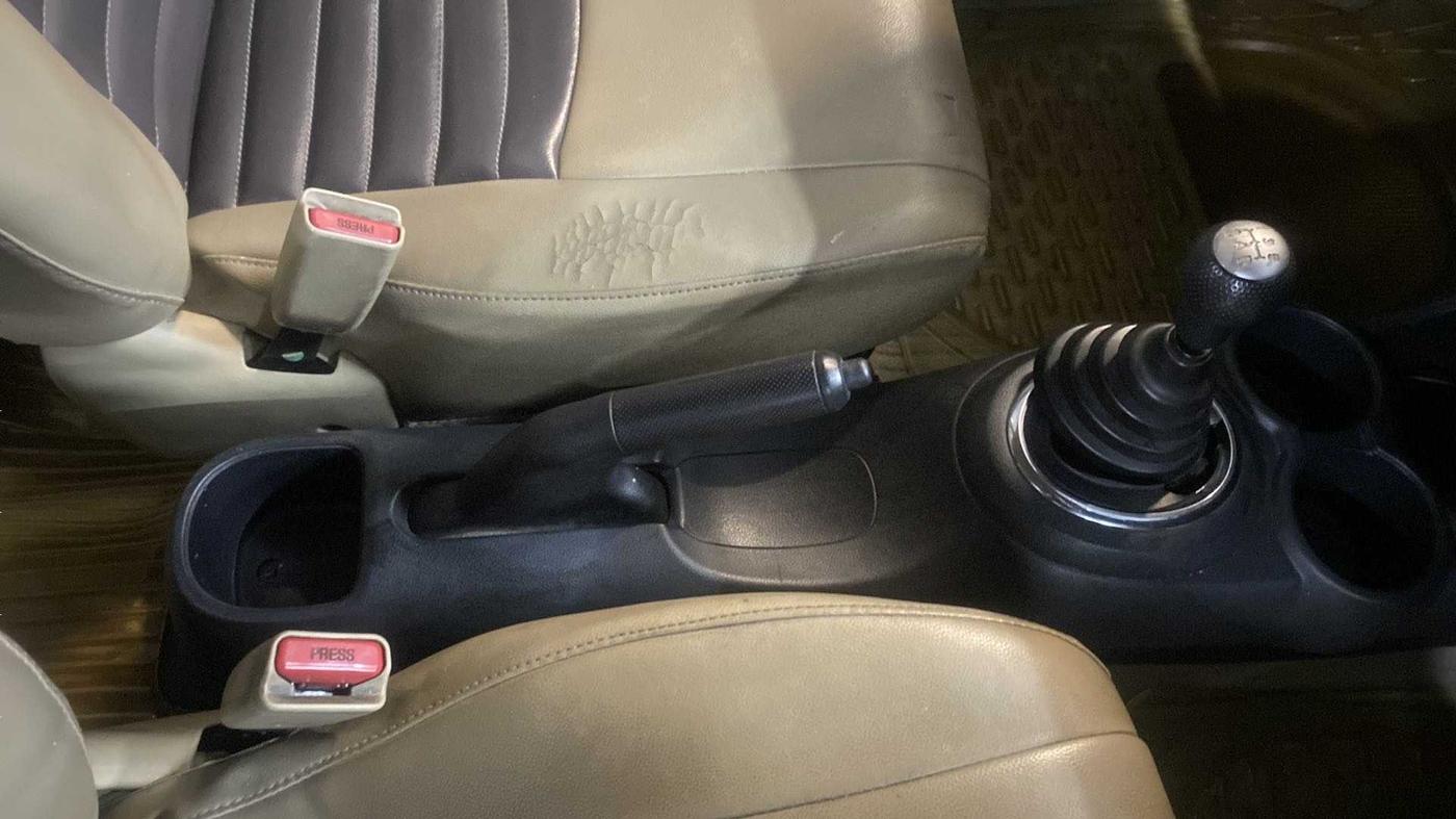 2012 Honda Brio V MT, Petrol, Manual, 57,871 km, Gear Lever