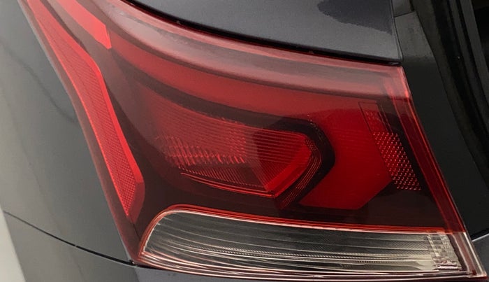 2018 Hyundai Verna 1.6 VTVT SX, Petrol, Manual, 78,892 km, Left tail light - Minor scratches