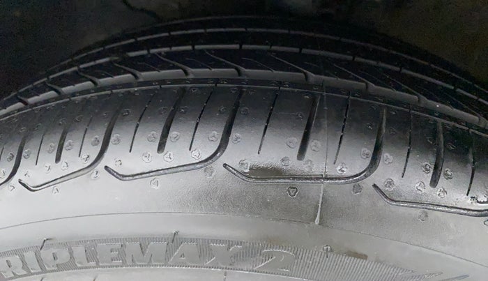 2018 Hyundai Verna 1.6 VTVT SX, Petrol, Manual, 78,892 km, Left Front Tyre Tread