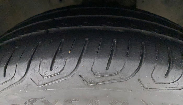 2017 Maruti IGNIS ZETA 1.2 AMT, Petrol, Automatic, 88,908 km, Right Front Tyre Tread