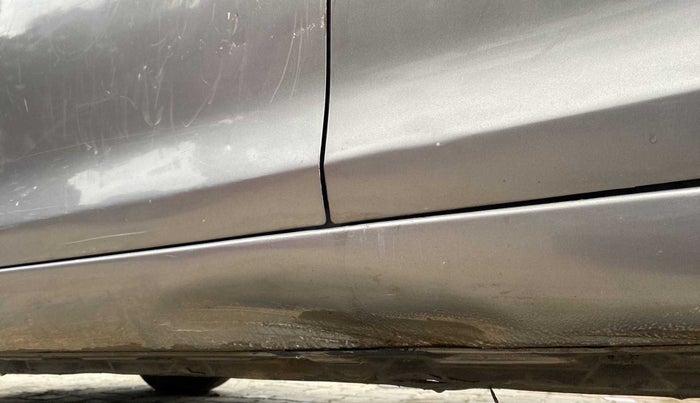 2014 Maruti Swift ZXI, Petrol, Manual, 64,087 km, Left running board - Slightly dented