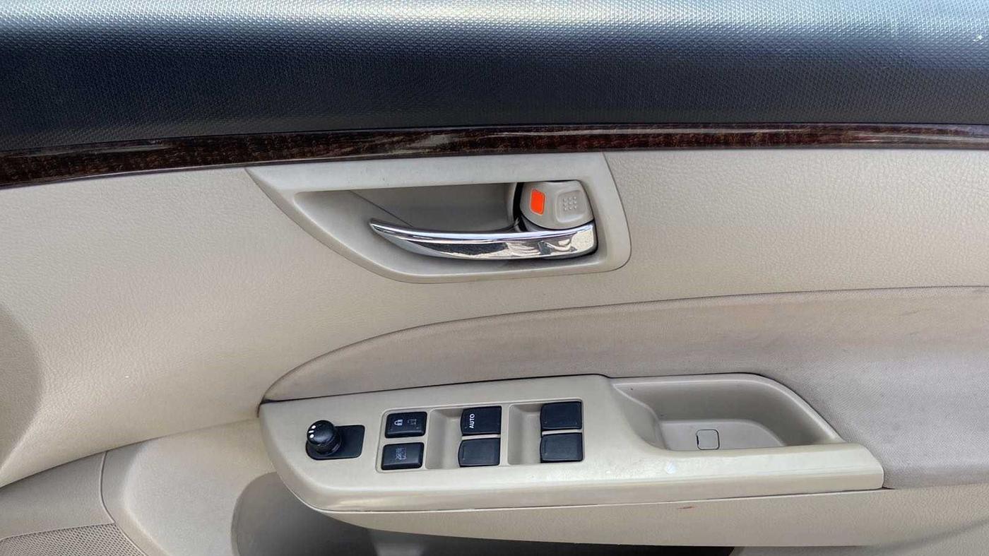 2014 Maruti Swift Dzire VXI, Petrol, Manual, 74,529 km, Driver Side Door Panels Control