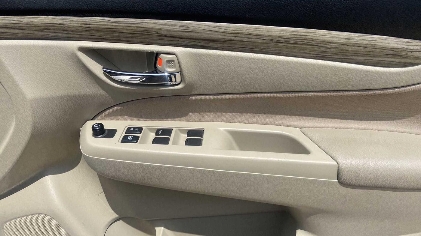 2021 Maruti Ciaz DELTA 1.5 SHVS MT PETROL, Petrol, Manual, 25,022 km, Driver Side Door Panels Control