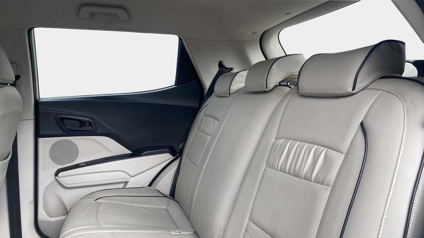 2019 Mahindra XUV300 W6 1.5 DIESEL, Diesel, Manual, 84,242 km, Right Side Rear Door Cabin