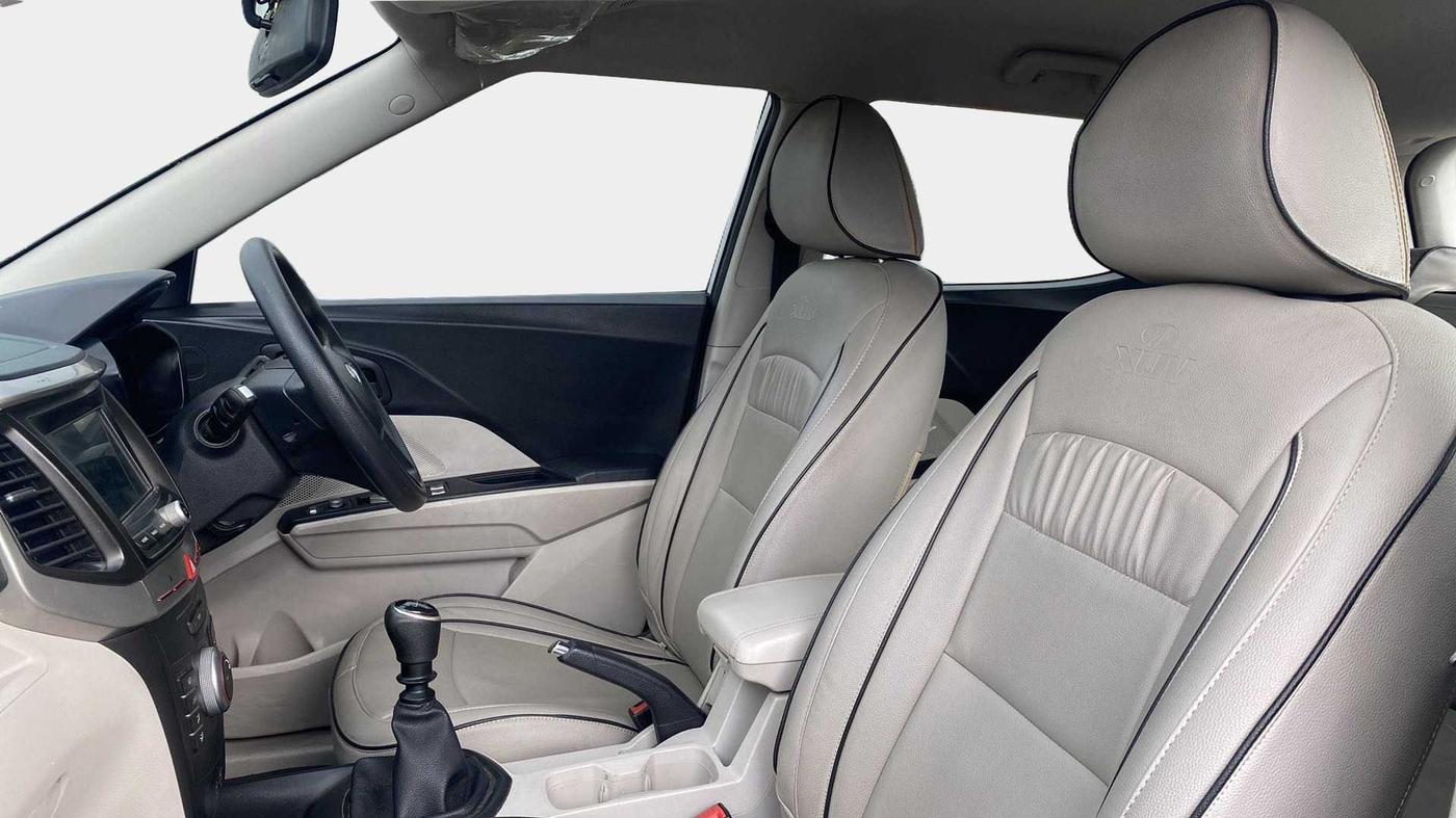 2019 Mahindra XUV300 W6 1.5 DIESEL, Diesel, Manual, 84,242 km, Right Side Front Door Cabin