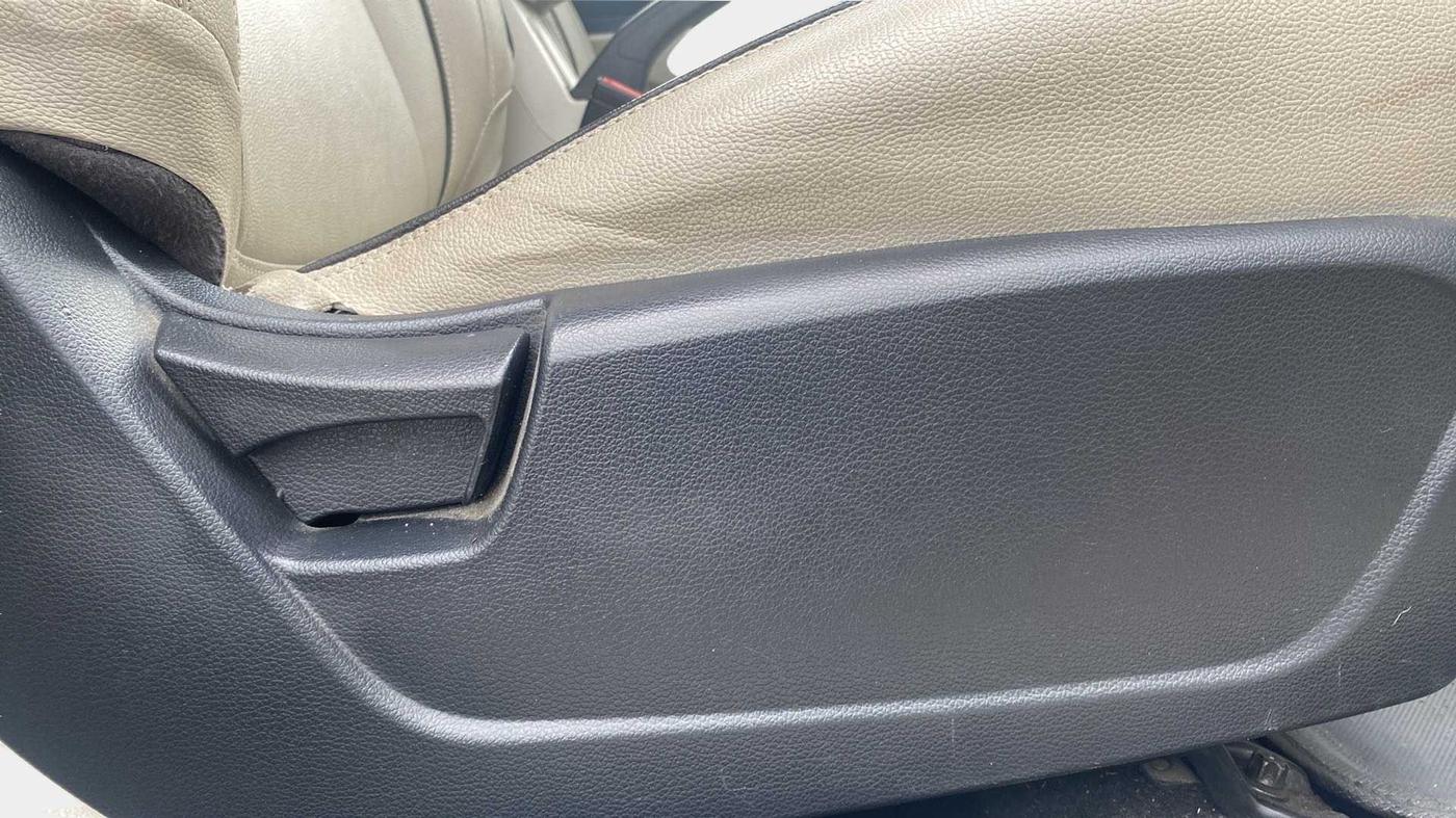 2019 Mahindra XUV300 W6 1.5 DIESEL, Diesel, Manual, 84,242 km, Driver Side Adjustment Panel
