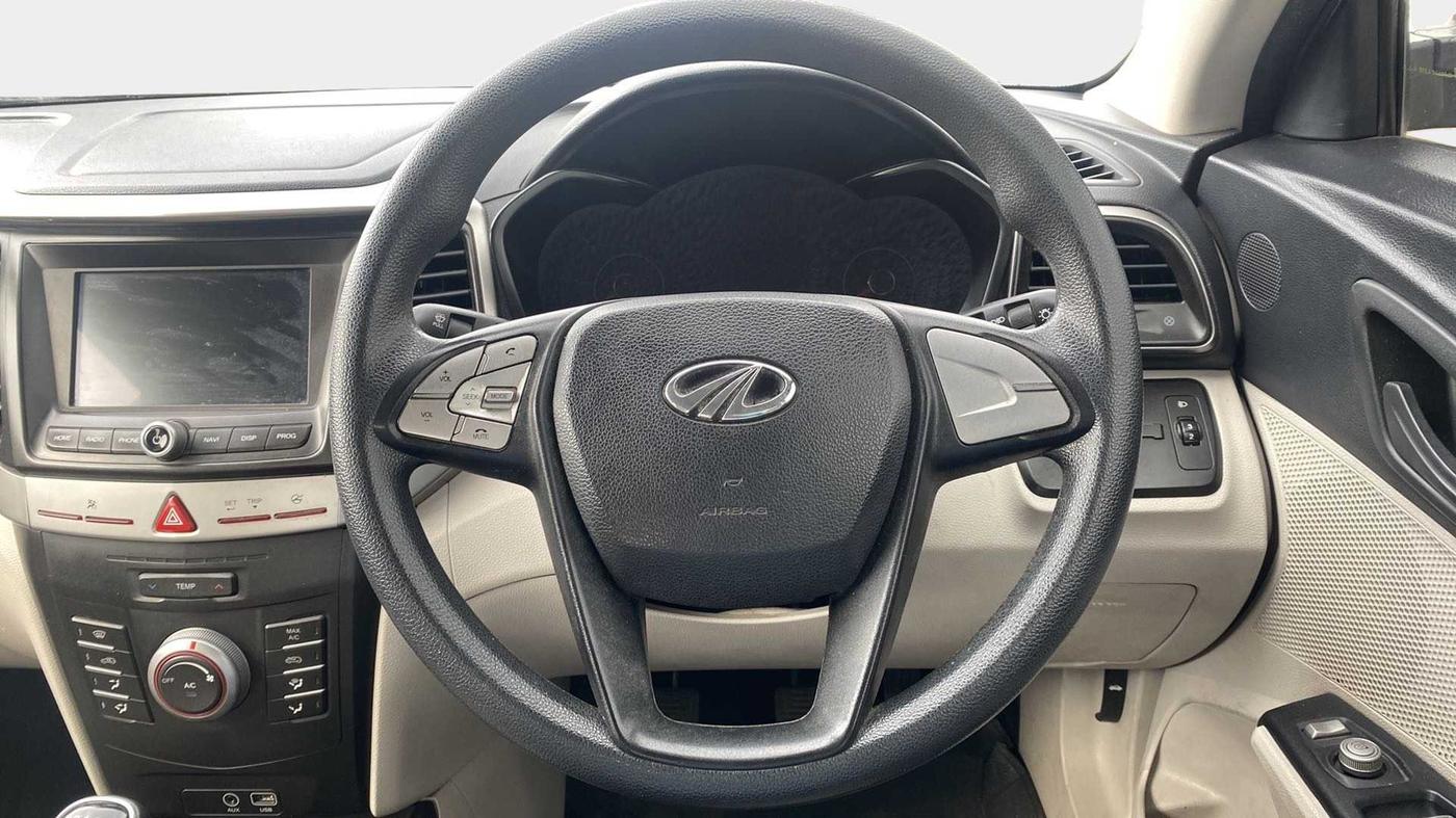 2019 Mahindra XUV300 W6 1.5 DIESEL, Diesel, Manual, 84,242 km, Steering Wheel Close Up