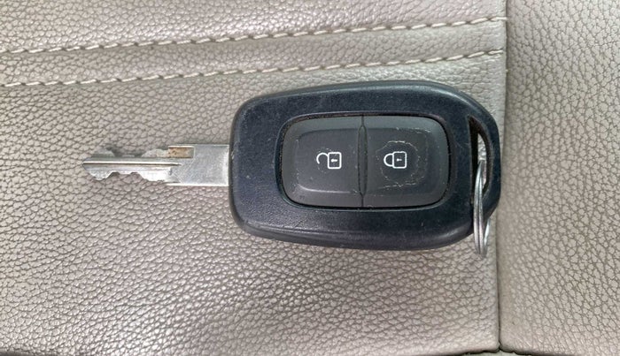 2016 Renault Duster RXE PETROL, Petrol, Manual, 69,173 km, Key Close Up