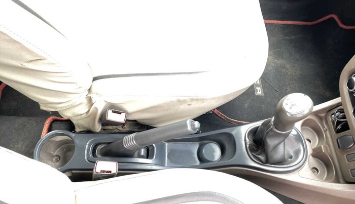 2016 Renault Duster RXE PETROL, Petrol, Manual, 69,173 km, Gear Lever