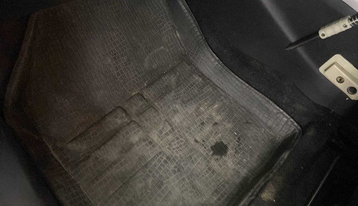 2019 Maruti Baleno ZETA PETROL 1.2, Petrol, Manual, 36,861 km, Flooring - Minor discolouration