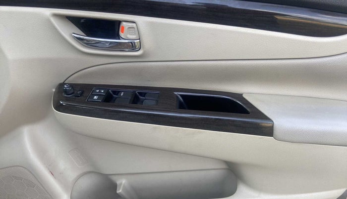 2016 Maruti Ciaz ZXI+ AT, Petrol, Automatic, 1,15,599 km, Driver Side Door Panels Control