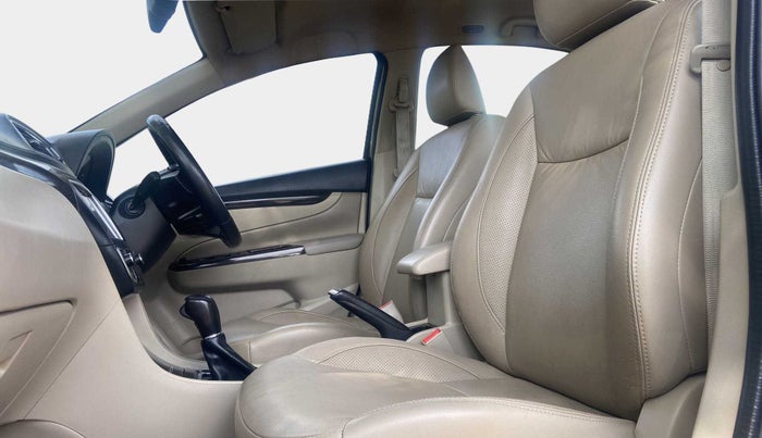 2016 Maruti Ciaz ZXI+ AT, Petrol, Automatic, 1,15,599 km, Right Side Front Door Cabin
