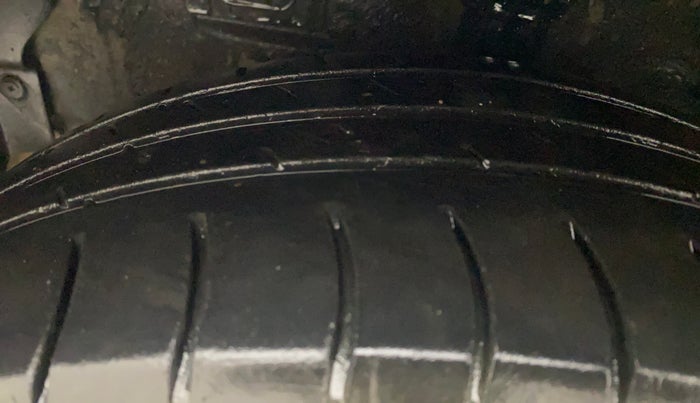 2012 Hyundai Verna FLUIDIC 1.4 VTVT, Petrol, Manual, 1,40,443 km, Left Front Tyre Tread