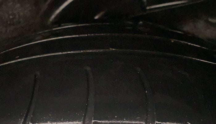 2012 Hyundai Verna FLUIDIC 1.4 VTVT, Petrol, Manual, 1,40,443 km, Left Rear Tyre Tread