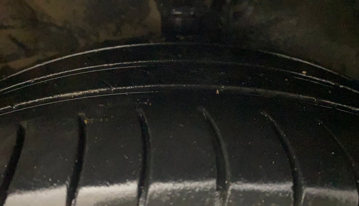 2012 Hyundai Verna FLUIDIC 1.4 VTVT, Petrol, Manual, 1,40,443 km, Right Front Tyre Tread