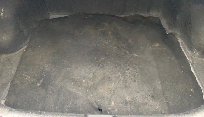 2012 Hyundai Verna FLUIDIC 1.4 VTVT, Petrol, Manual, 1,40,443 km, Boot Inside