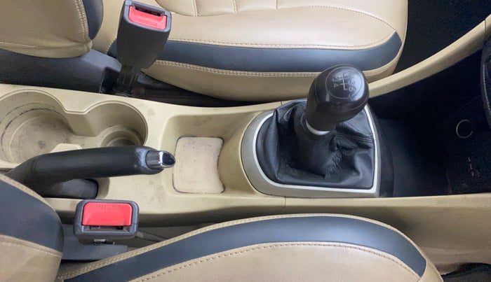 2012 Hyundai Verna FLUIDIC 1.4 VTVT, Petrol, Manual, 1,40,443 km, Gear Lever