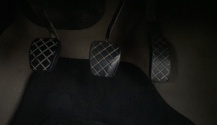 2014 Volkswagen Polo COMFORTLINE 1.2L, Petrol, Manual, 62,761 km, Pedals