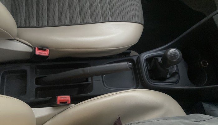 2014 Volkswagen Polo COMFORTLINE 1.2L, Petrol, Manual, 62,761 km, Gear Lever