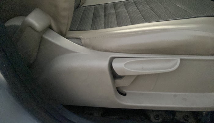 2014 Volkswagen Polo COMFORTLINE 1.2L, Petrol, Manual, 62,761 km, Driver Side Adjustment Panel