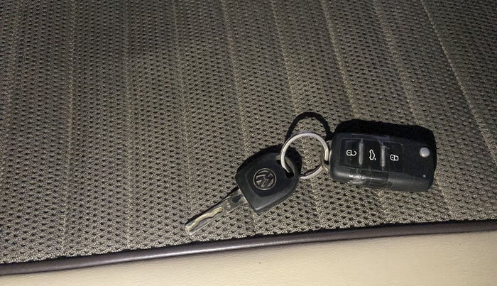 2014 Volkswagen Polo COMFORTLINE 1.2L, Petrol, Manual, 62,761 km, Key Close Up