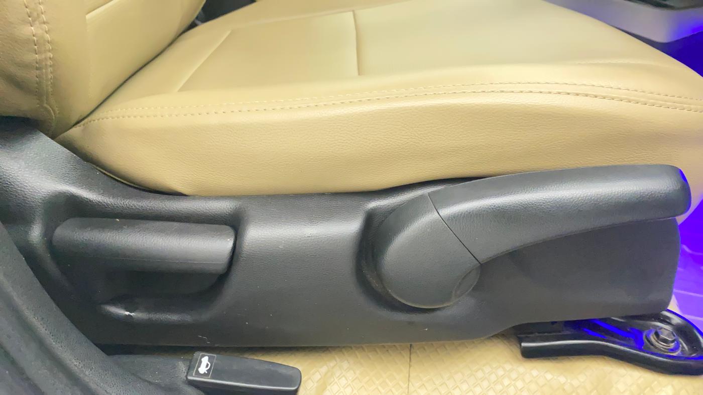 2017 Honda City 1.5L I-VTEC V MT, Petrol, Manual, 46,809 km, Driver Side Adjustment Panel