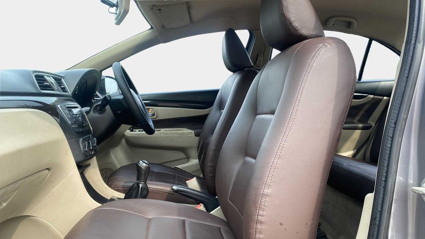 2016 Maruti Ciaz VXI, Petrol, Manual, 46,482 km, Right Side Front Door Cabin