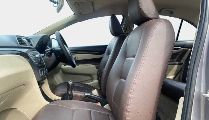2016 Maruti Ciaz VXI, Petrol, Manual, 46,482 km, Right Side Front Door Cabin