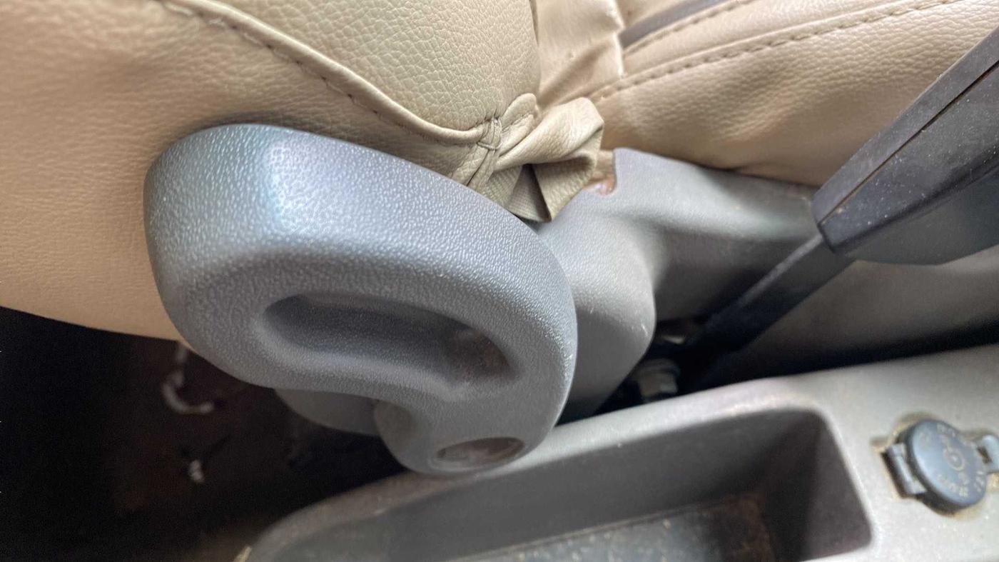 2013 Hyundai i10 MAGNA 1.2, Petrol, Manual, 93,126 km, Driver Side Adjustment Panel