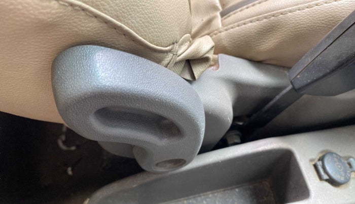 2013 Hyundai i10 MAGNA 1.2, Petrol, Manual, 93,126 km, Driver Side Adjustment Panel