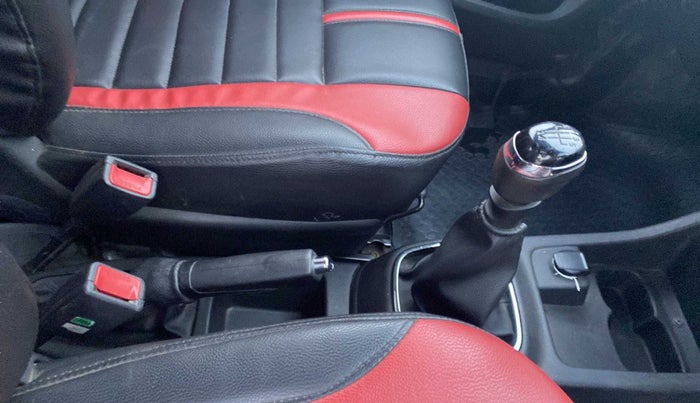 2019 Renault Kwid RXT 0.8 (O), Petrol, Manual, 56,091 km, Gear Lever