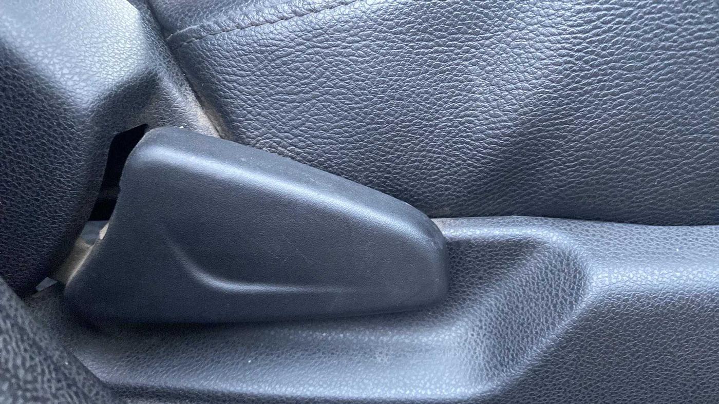 2019 Renault Kwid RXT 0.8 (O), Petrol, Manual, 56,091 km, Driver Side Adjustment Panel