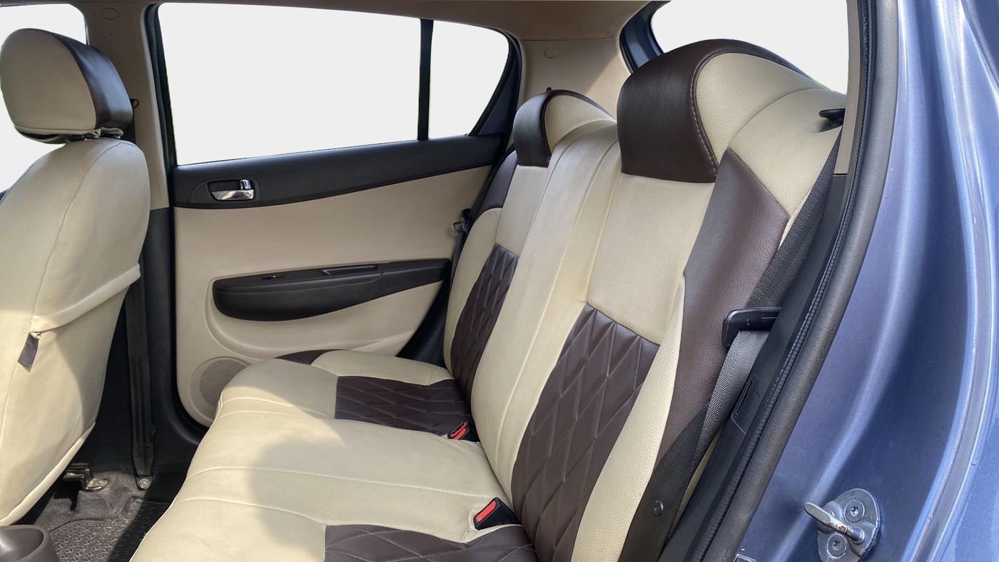 2013 Hyundai i20 MAGNA 1.2, Petrol, Manual, 38,975 km, Right Side Rear Door Cabin