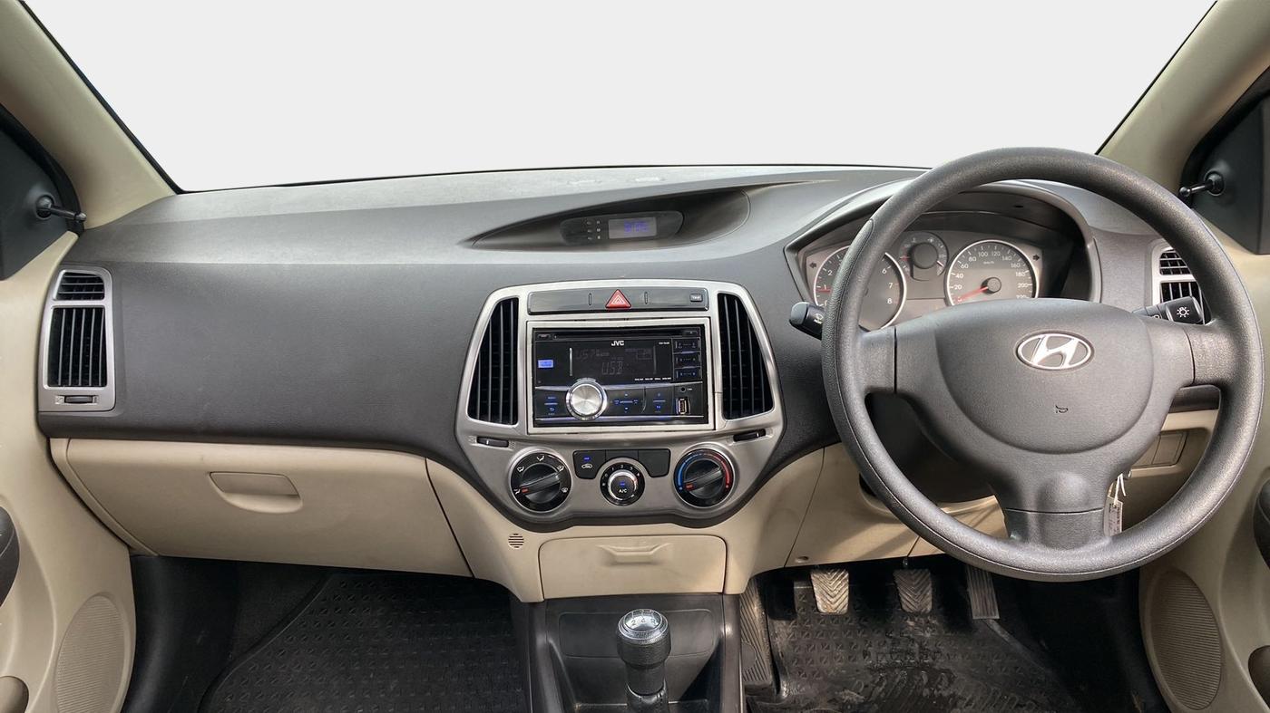 2013 Hyundai i20 MAGNA 1.2, Petrol, Manual, 38,975 km, Dashboard