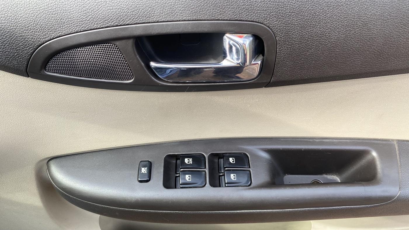 2013 Hyundai i20 MAGNA 1.2, Petrol, Manual, 38,975 km, Driver Side Door Panels Control
